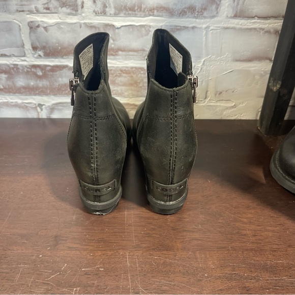 Sorel Black Leather Wedge Boots size 7 - Picture 5 of 6